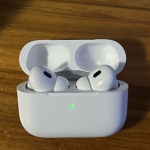 Apple White Earbud Headphones